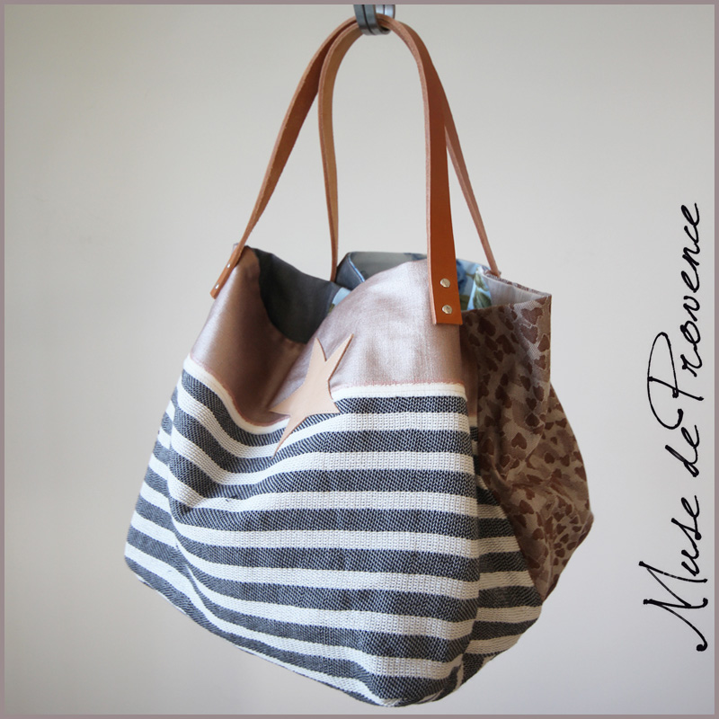 Accueil » Produits » Les vendus » Sac cabas en tissu et cuir HOPE Accueil » Produits » Les vendus » Sac cabas en tissu et cuir HOPE