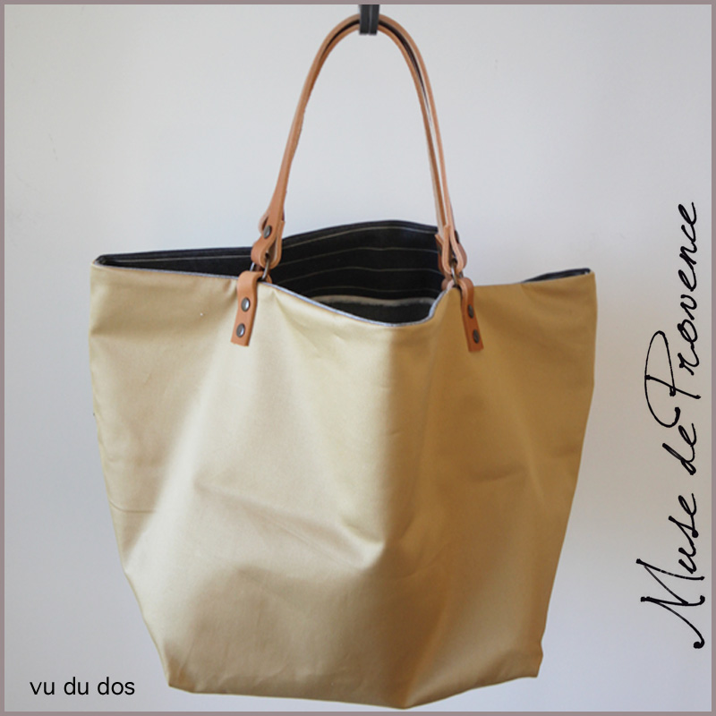 ... Produits » Sacs cabas réversibles » Sac cabas aux paillettes PEACE ... Produits » Sacs cabas réversibles » Sac cabas aux paillettes PEACE