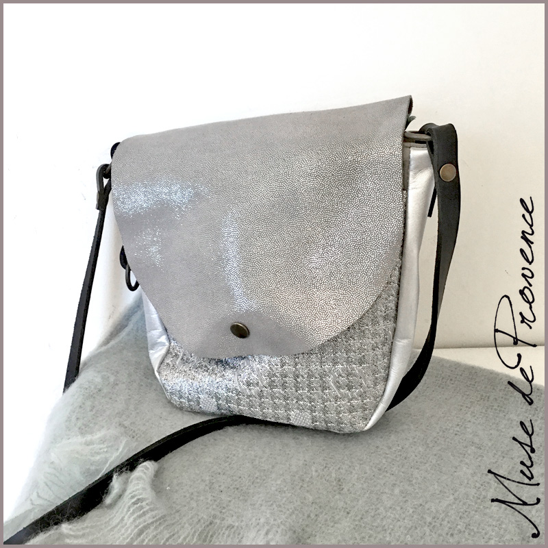 Sac Petit Besace Argente Landes Muse De Provence