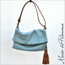 Sac bandoulière lin et pompon cuir Sac bandoulière chic en lin souple Sac bandoulière souple Sac bandoulière haut de gamme made in France Sacs made in France Sac bandoulière chic et minimaliste en lin Sac à main avec pompon Sac stylé en lin It bag de saison