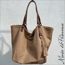 Sac à main avec pompon cuir- sac cabas minimaliste - sac cabas souple en cuir- sac cabas en matière naturelle