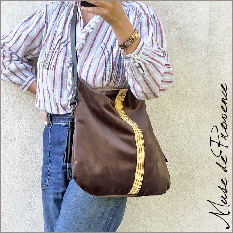 Sac femme avec bandoulière en cuir lisse marron clair - Modèle Le