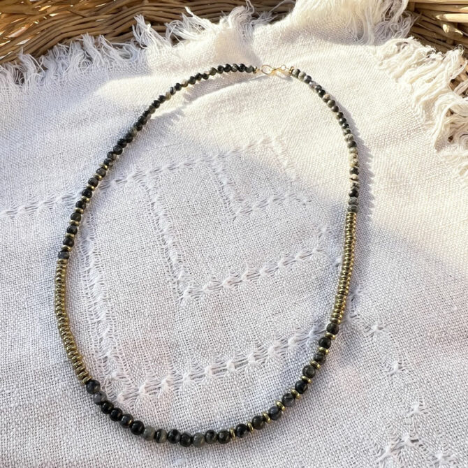 Collier en pierre sémi-precieuse réalisé à la main en France