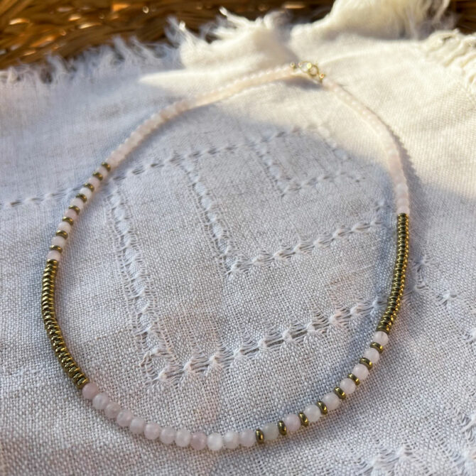 Collier en quartz rose réalisé à la main en France