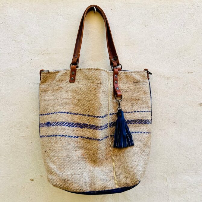 Grand sac à main zippé en jute au design original