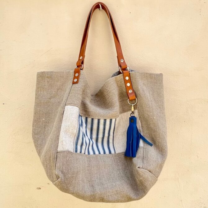 Large flexible hand and leather handbag