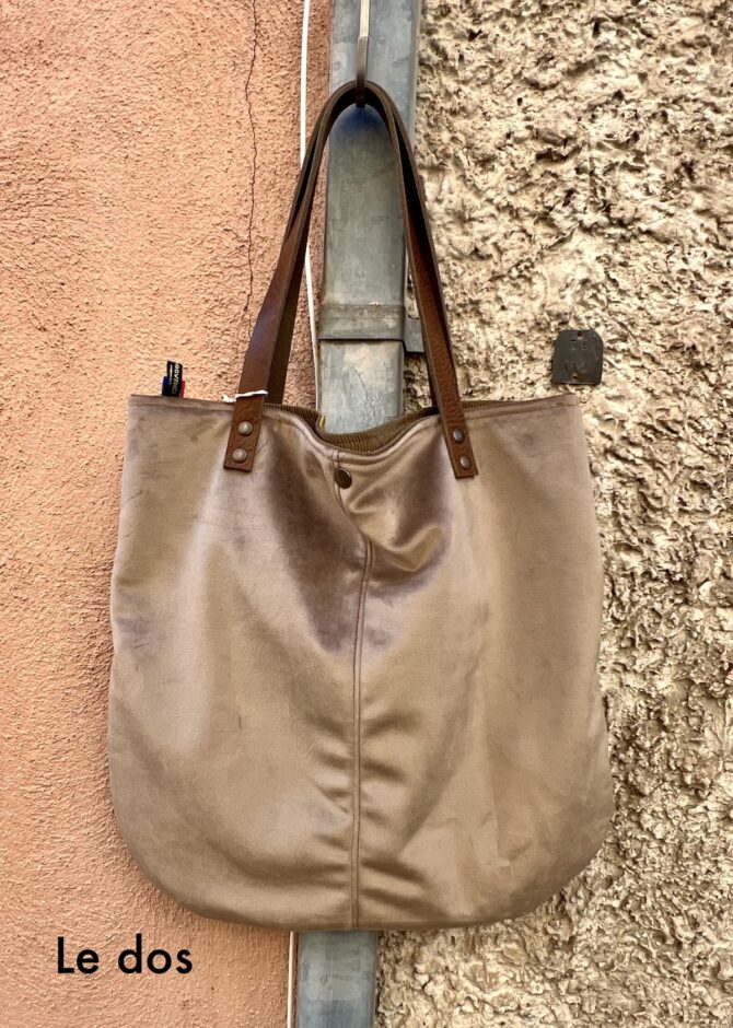 Sac cabas slim velours doré – Image 3