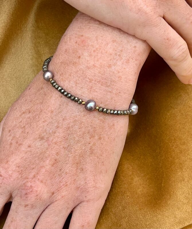 Bracelet pyrite facetté perle grise