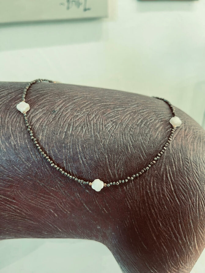 Collier pyrite fleur en nacre